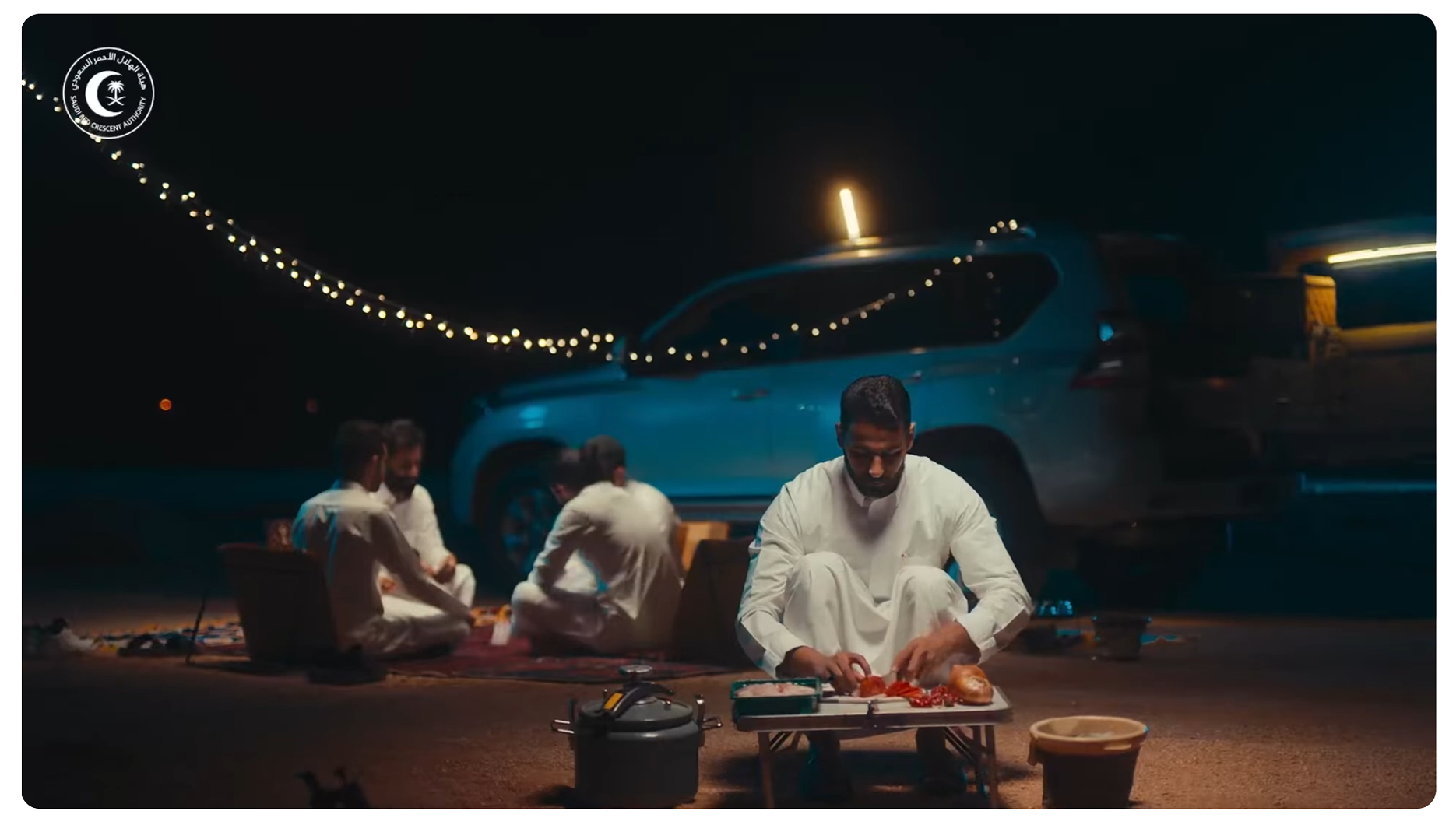 مشهد من عمل ثقافي في أجواء المخيم